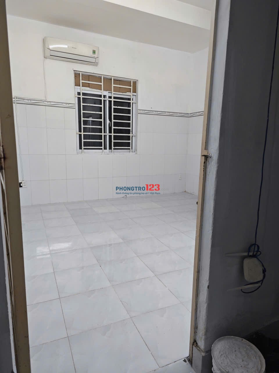 Phòng trọ ngay giga mall, đại học luật giá 2,7 tr/tháng phòng rộng 18m2 có máy lạnh inverter