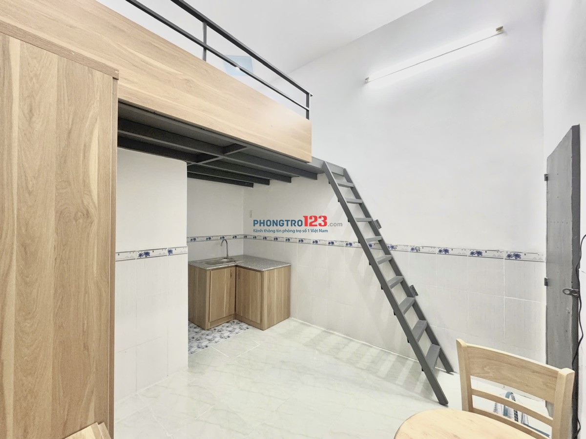 PHÒNG NGAY LÀNG ĐẠI HỌC - SÁT BÊN KTX KHU B