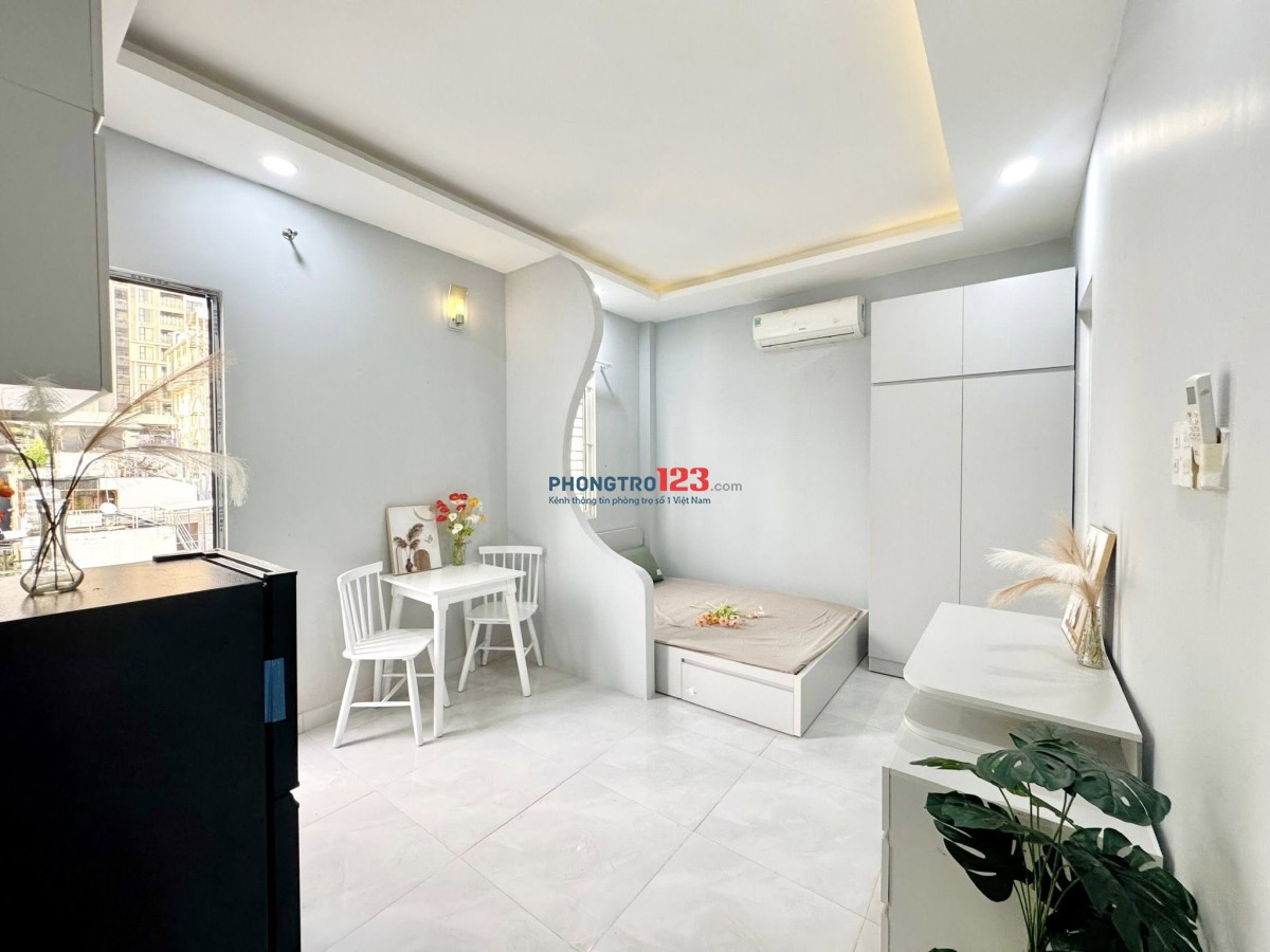 PHÒNG CỬA SỔ MỚI XÂY PHẠM VĂN BẠCH TÂN BÌNH