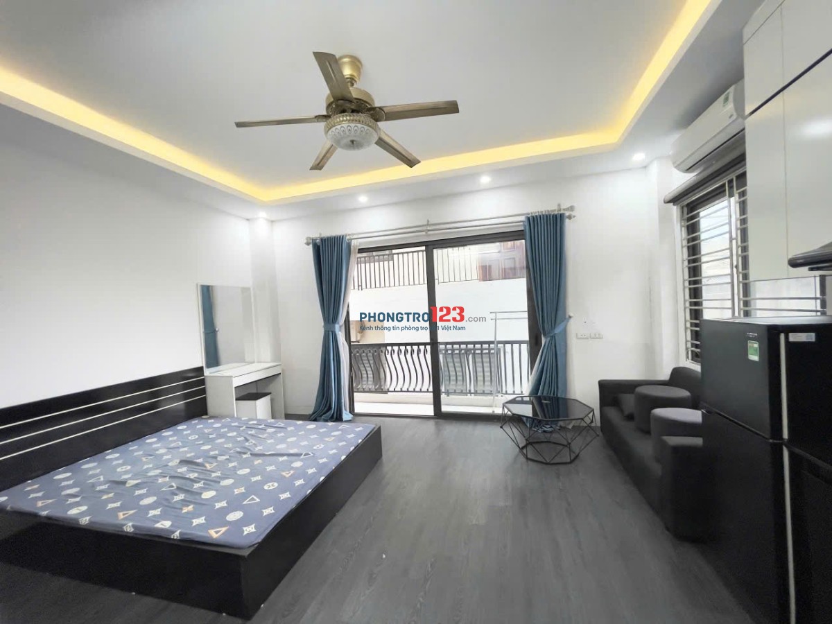 Cho Thuê Căn Hộ Ban Công 35m2 - Thang Máy, Có Dọn Phòng - Trần Bình Trọng Gần Chợ Bà Chiểu
