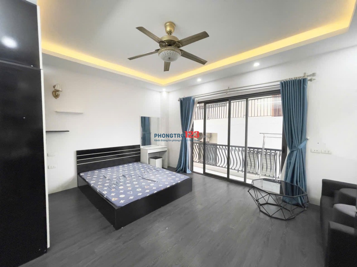 Cho Thuê Căn Hộ Ban Công 35m2 - Thang Máy, Có Dọn Phòng - Trần Bình Trọng Gần Chợ Bà Chiểu