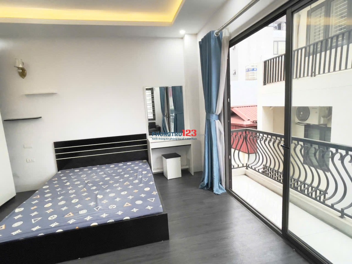 Cho Thuê Căn Hộ Ban Công 35m2 - Thang Máy, Có Dọn Phòng - Trần Bình Trọng Gần Chợ Bà Chiểu