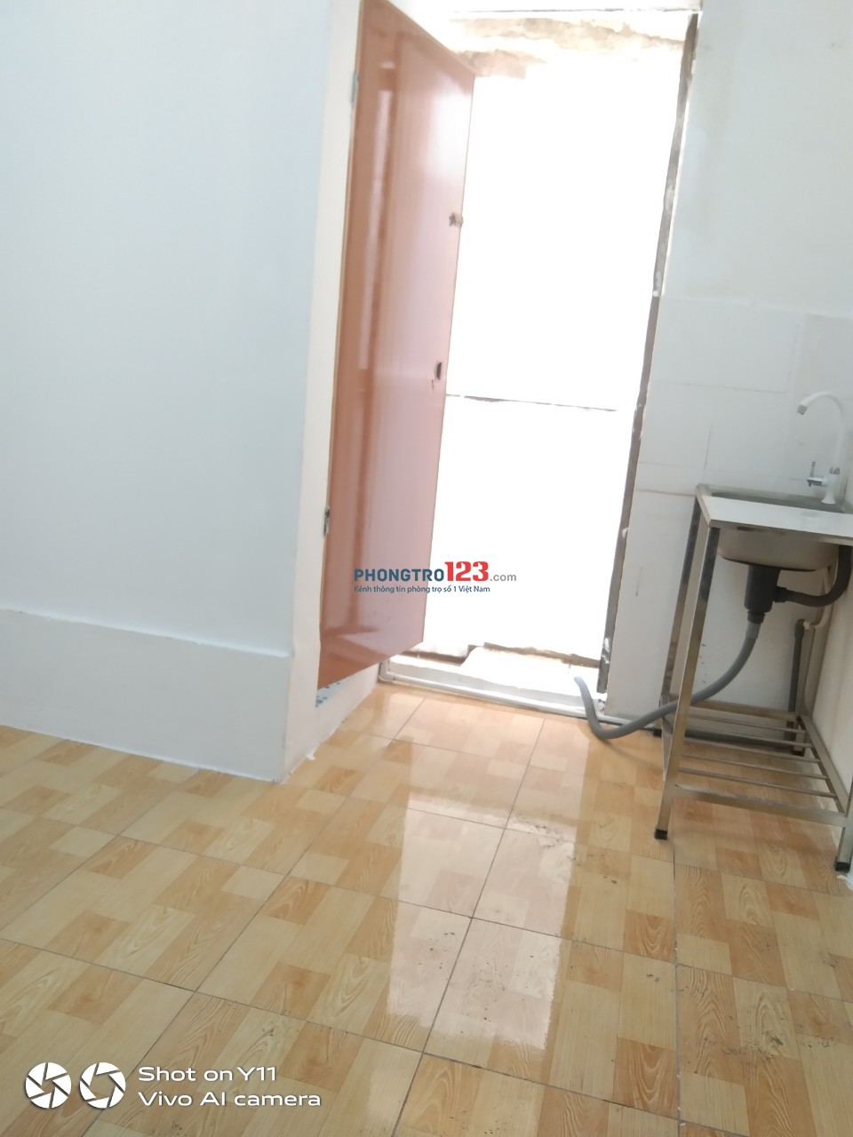 PHÒNG CỬA SỔ, SẠCH SẼ WC RIÊNG, GIỜ TỰ DO GẦN CHỢ BÀ CHIỂU