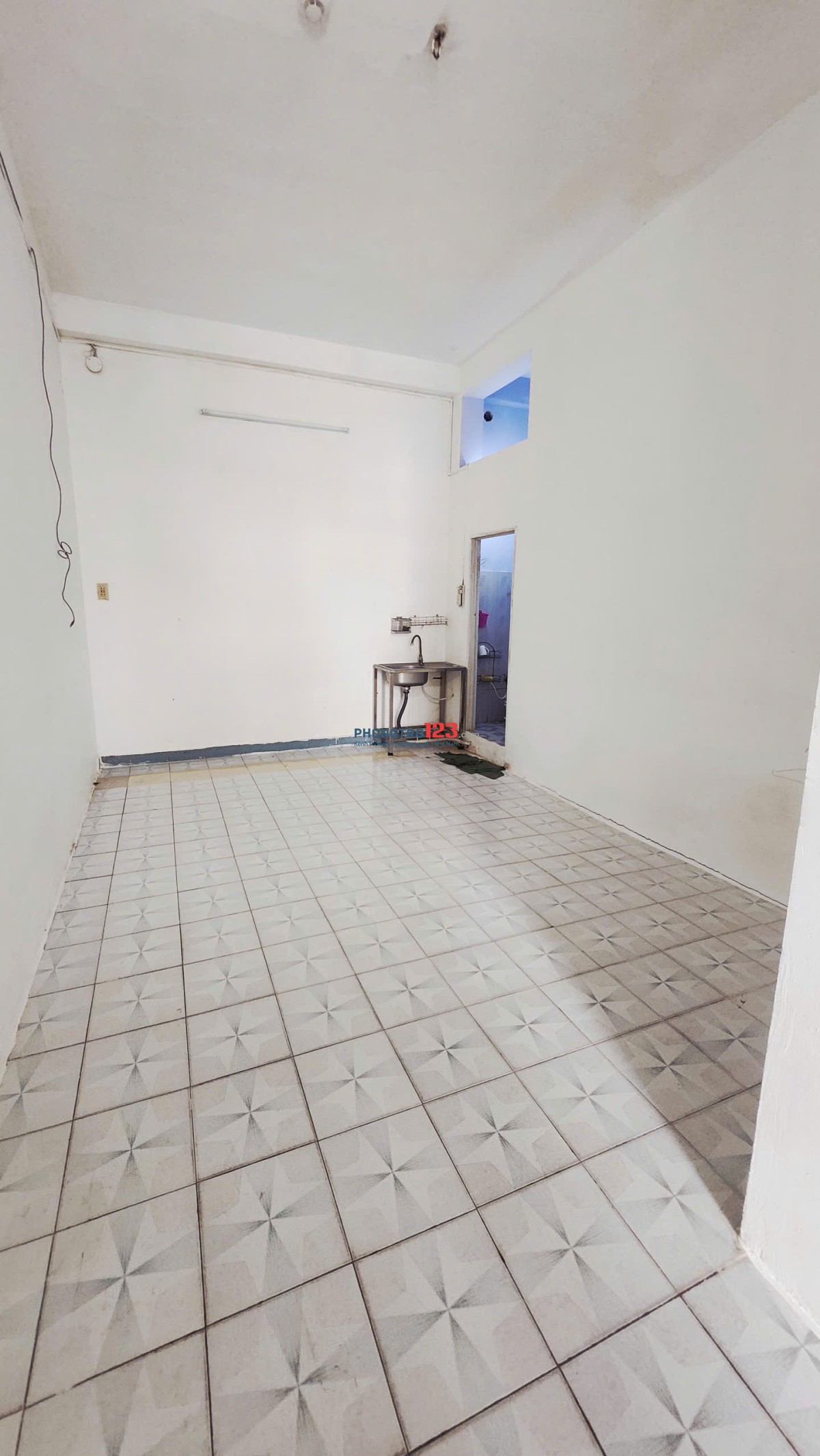Phòng ngay Ngã 4 Bảy Hiền cần cho thuê