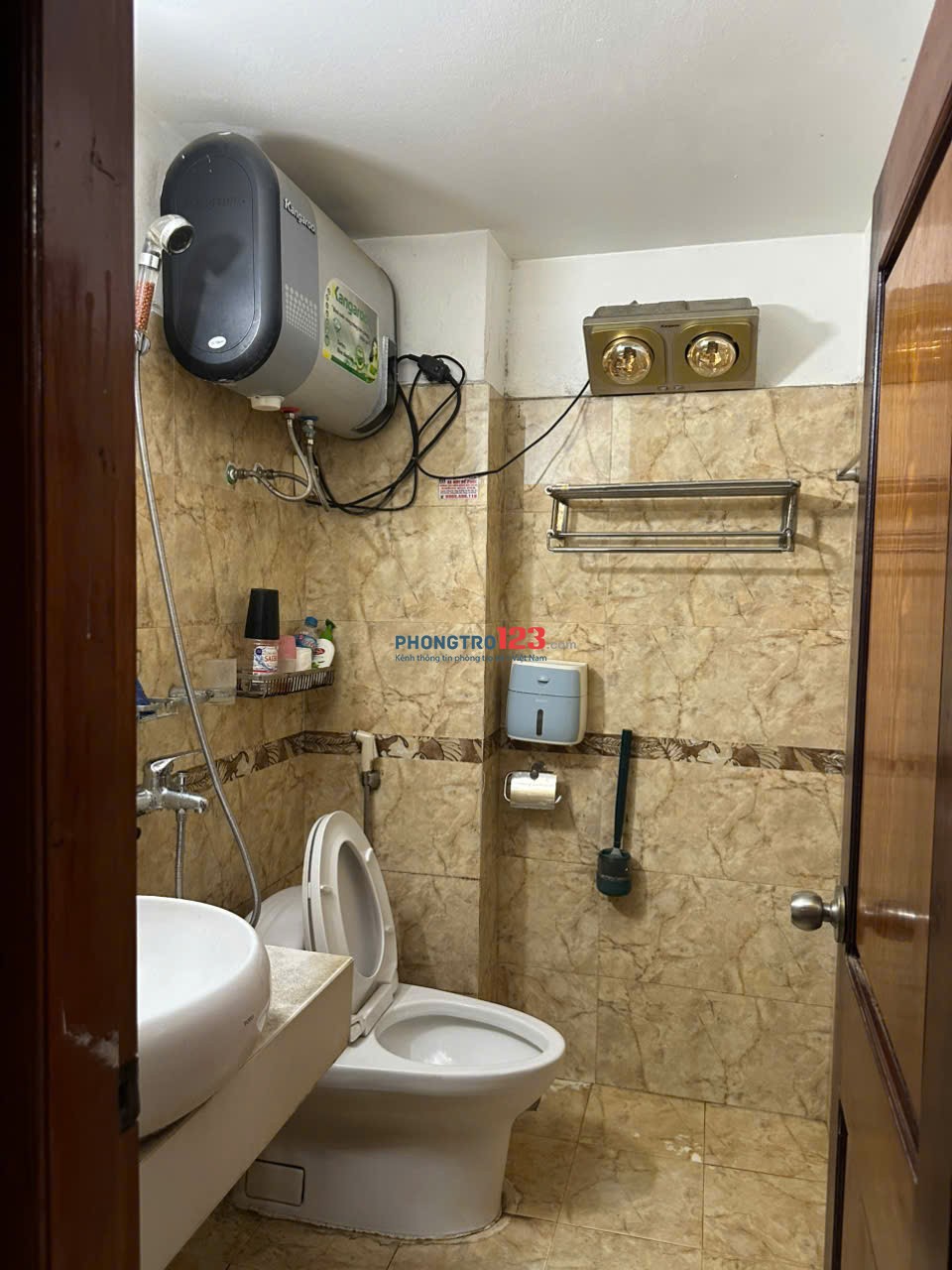 Chính chủ đứng tên sổ đỏ cho thuê nhà số 20/1 Phúc Tân, Hoàn Kiếm, Hà Nội