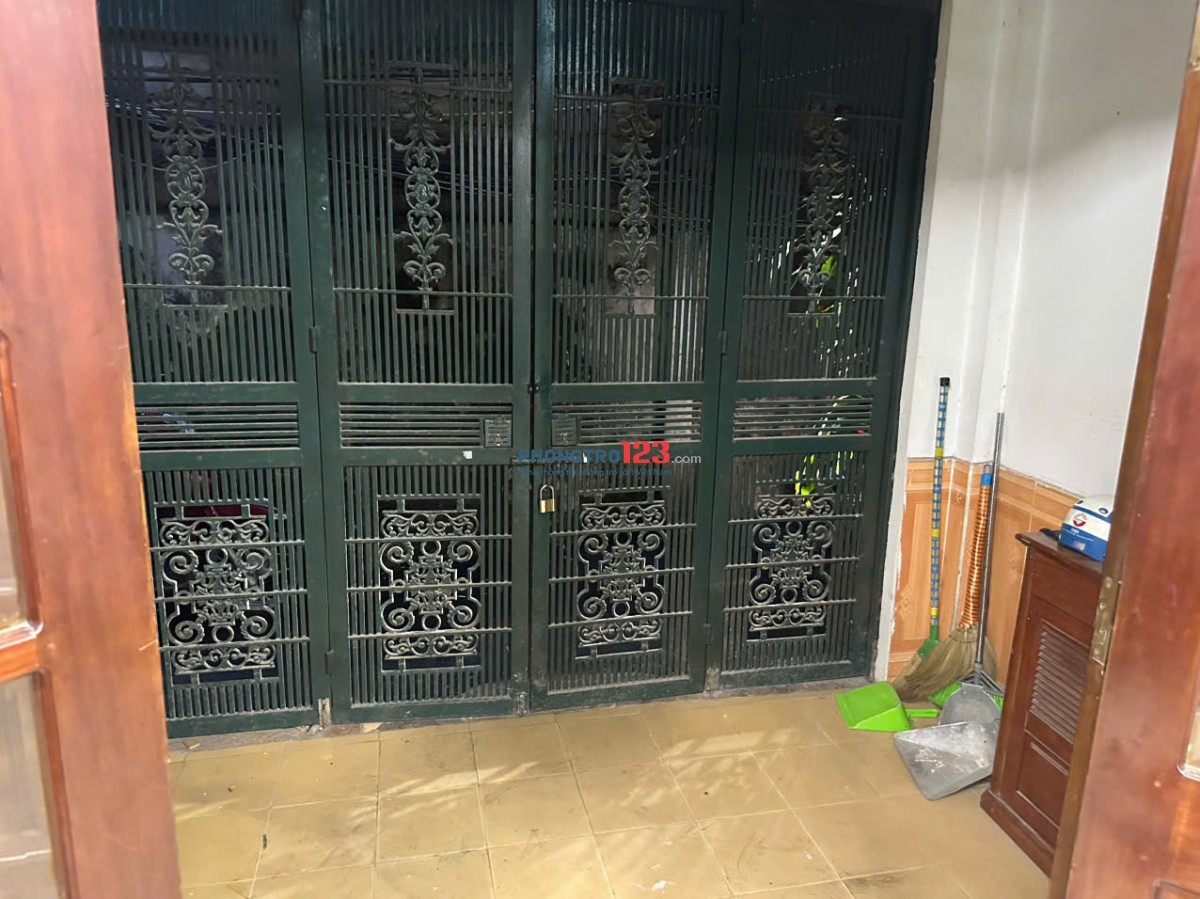 Chính chủ đứng tên sổ đỏ cho thuê nhà số 20/1 Phúc Tân, Hoàn Kiếm, Hà Nội