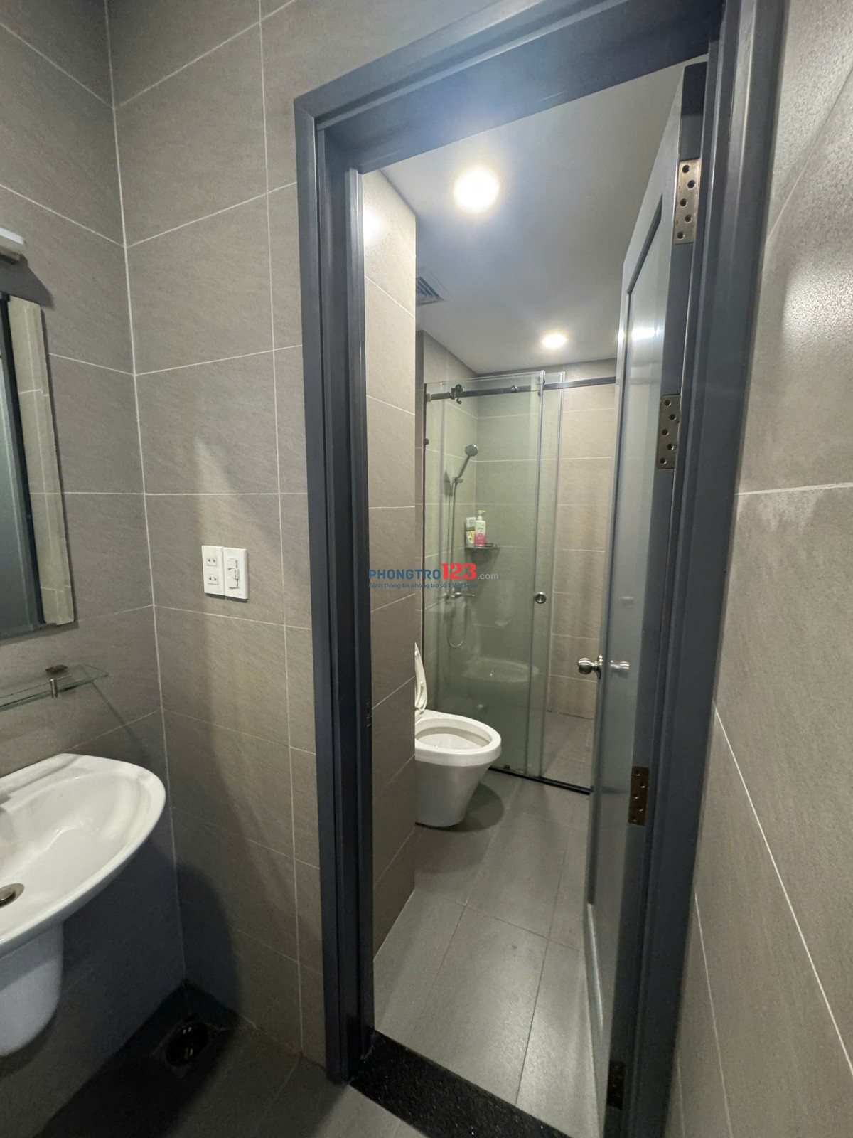 Cho thuê vp đối diện chùa Vĩnh Nghiêm 80m2 giá 30tr/tháng đã gồm nội thất và phí quản lý