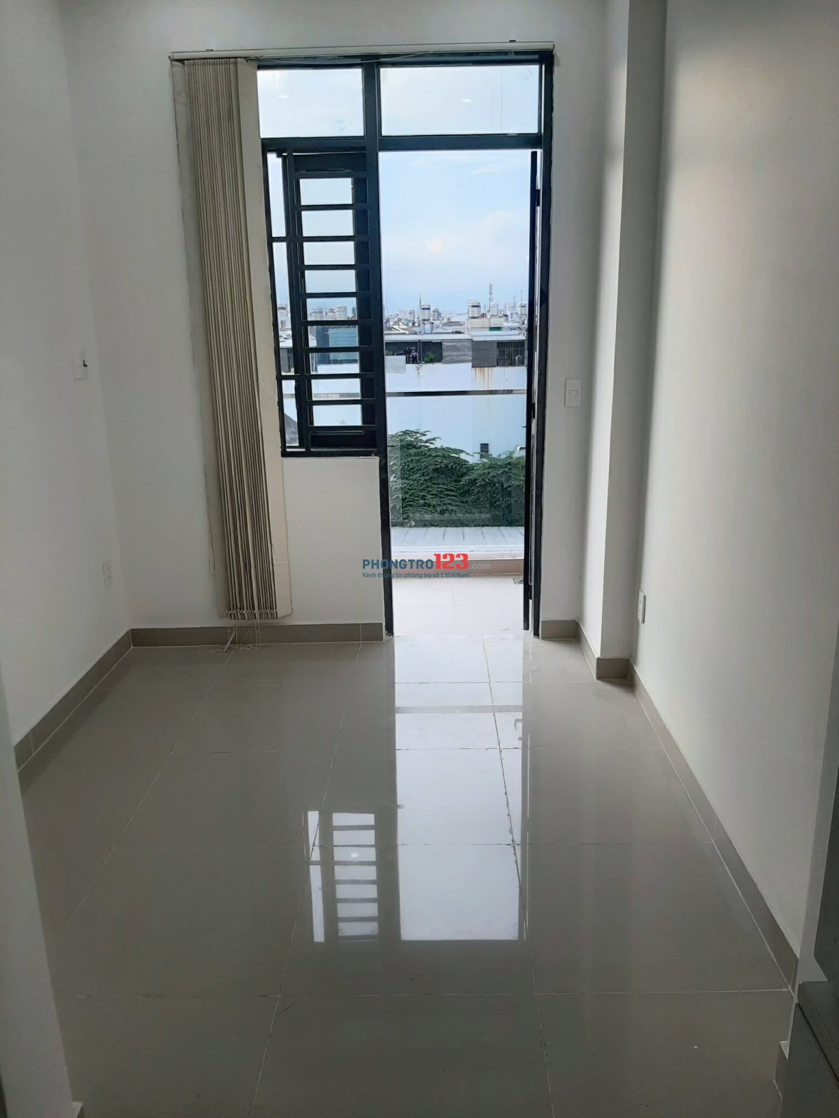 Phòng Duplex ban công lớn, mặt tiền đường 59, thoáng mát, có máy lạnh