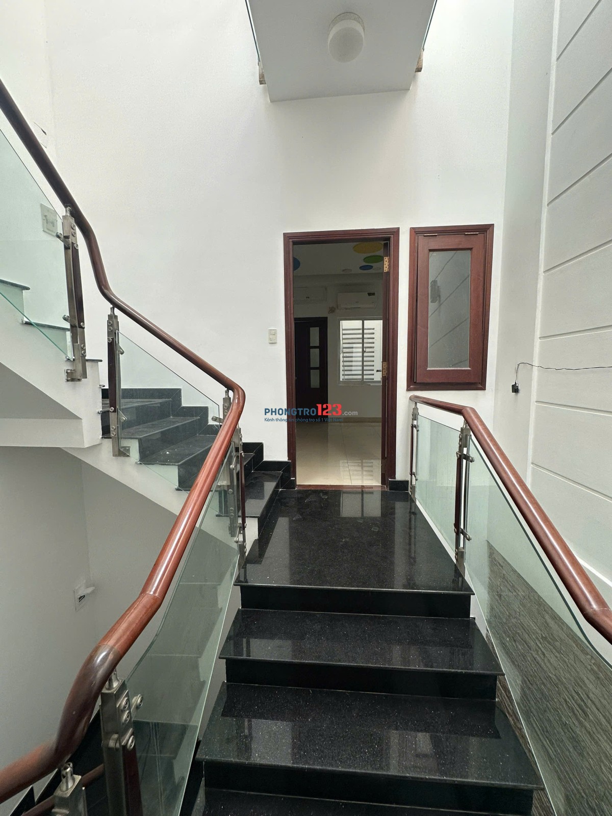 Cho NỮ thuê phòng 30m2, full nội thất , có ban công, miễn phí dịch vụ chỉ 3tr7 / tháng