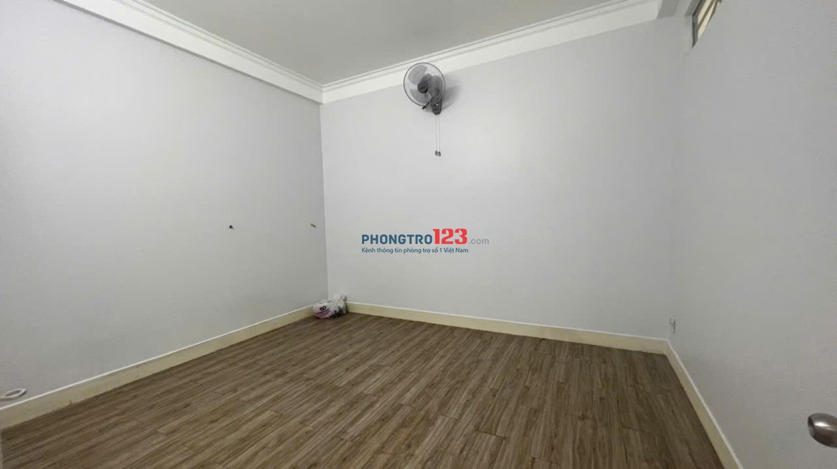 Cho thuê căn 68m2 có 2p ngủ, NTCB ở C/c Phan Xích Long giá 8tr5