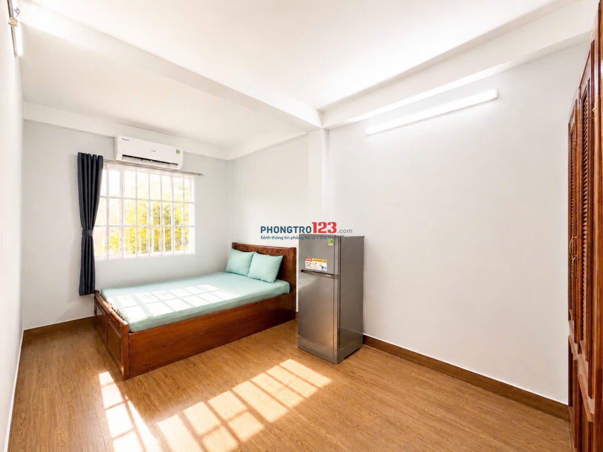 Phòng View Thoáng Full Nội Thất Giá Rẻ Ngay Dương Quảng Hàm Gần VLU