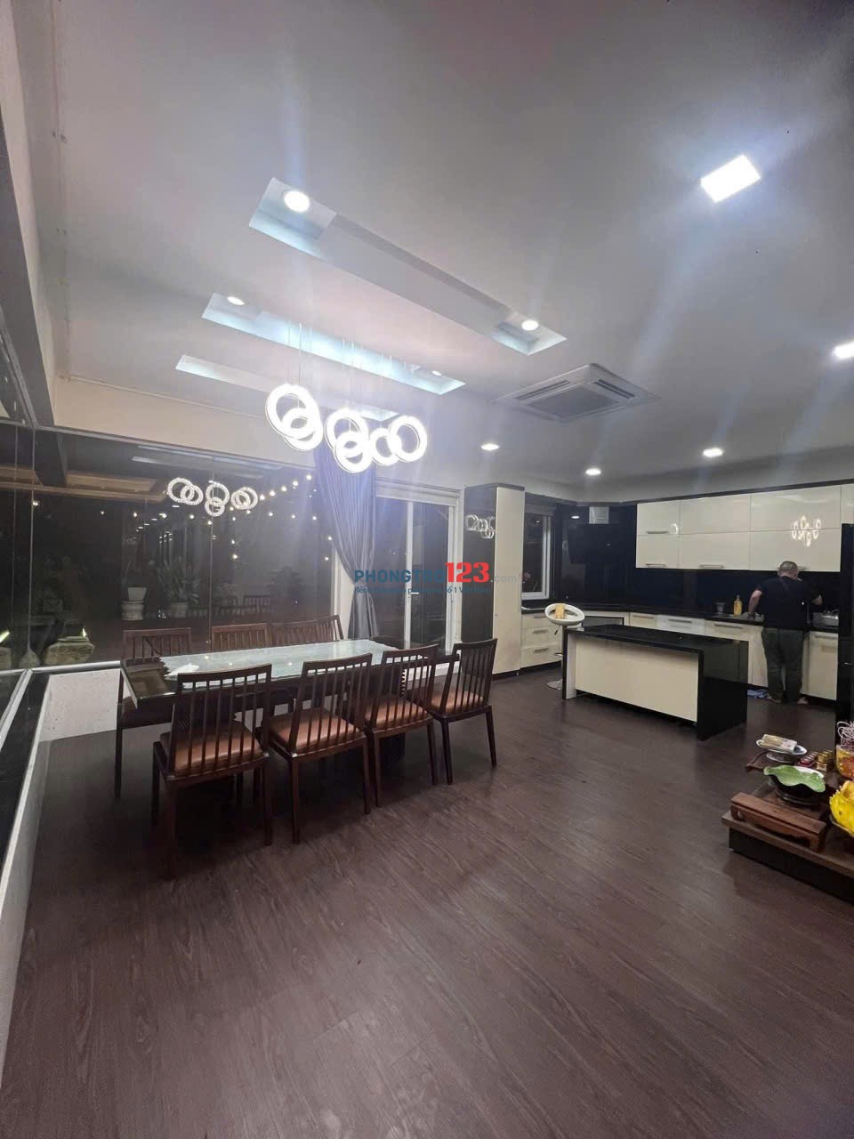 Chính chủ cần cho thuê căn hộ Penthouse diện tích 400m² tọa lạc trên phố Võ Thị Sáu