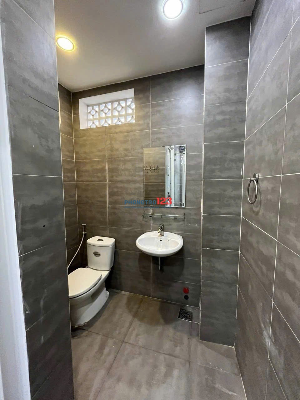  KTX XỊN GIỮA TRUNG TÂM MÀ GIÁ CHỈ TỪ 1M MẤY Sinh viên hay người đi làm mà còn đang:• Sợ trọ c