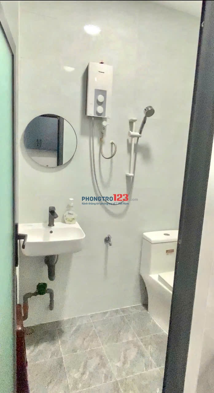 Chung cư Lữ Gia, Quận 11: 75m2, 2p ngủ, máy lạnh, ban công, 10,5tr