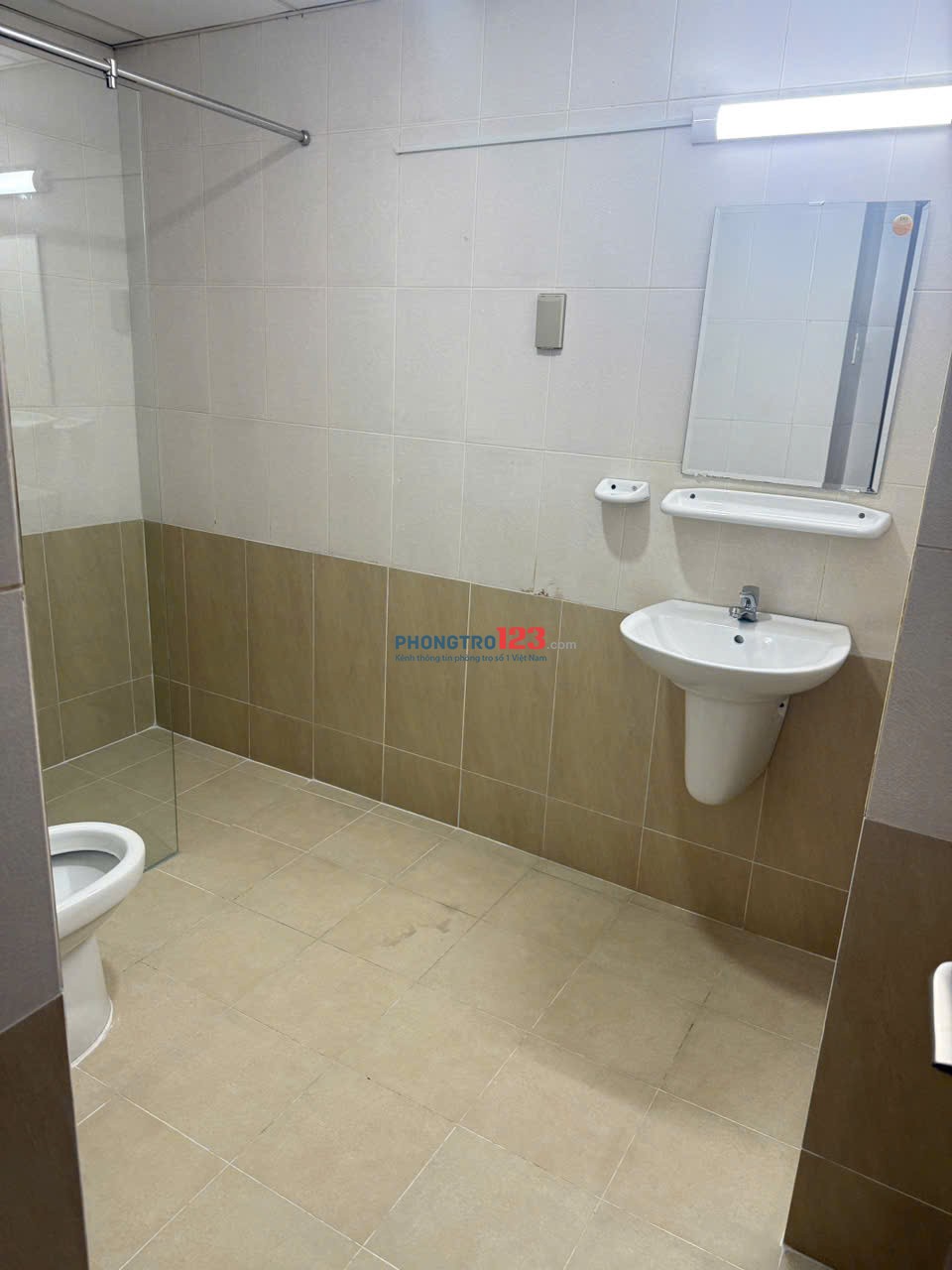 Căn hộ 75m2-2p ngủ - C/c Phú Thọ cho thuê giá 11tr/tháng