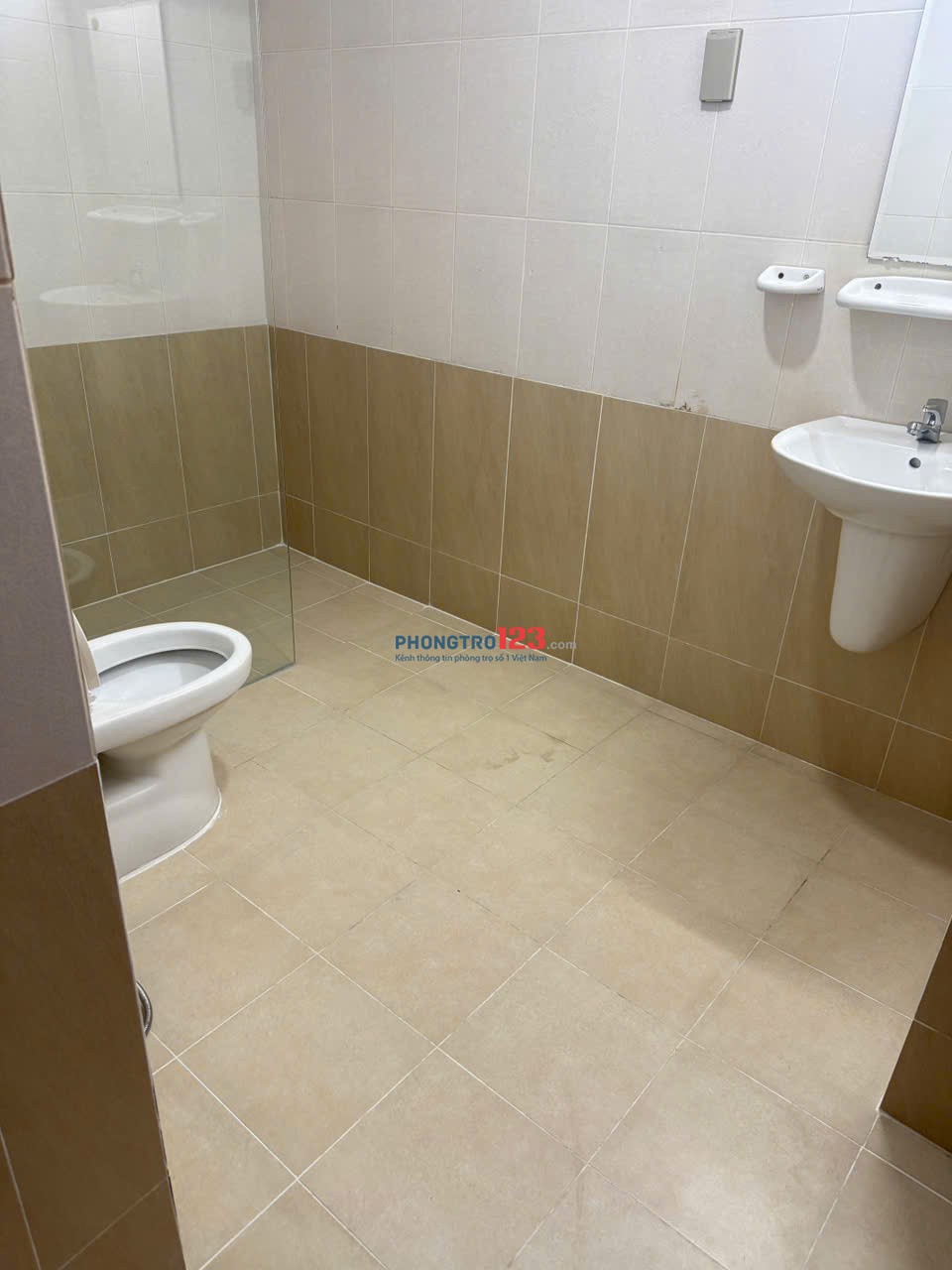 Căn hộ 75m2-2p ngủ - C/c Phú Thọ cho thuê giá 11tr/tháng
