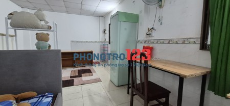 Cho thuê căn hộ dịch vụ siêu rẻ 40m², 4tr500/th. Có lối đi, chổ để xe riêng cho căn hộ, giờ giấc tự