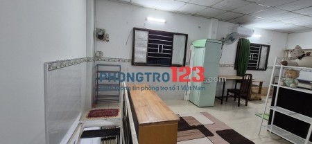 Cho thuê căn hộ dịch vụ siêu rẻ 40m², 4tr500/th. Có lối đi, chổ để xe riêng cho căn hộ, giờ giấc tự