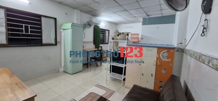 Cho thuê căn hộ dịch vụ siêu rẻ 40m², 4tr500/th. Có lối đi, chổ để xe riêng cho căn hộ, giờ giấc tự