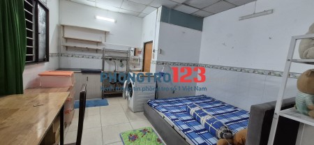 Cho thuê căn hộ dịch vụ siêu rẻ 40m², 4tr500/th. Có lối đi, chổ để xe riêng cho căn hộ, giờ giấc tự