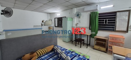 Cho thuê căn hộ dịch vụ siêu rẻ 40m², 4tr500/th. Có lối đi, chổ để xe riêng cho căn hộ, giờ giấc tự