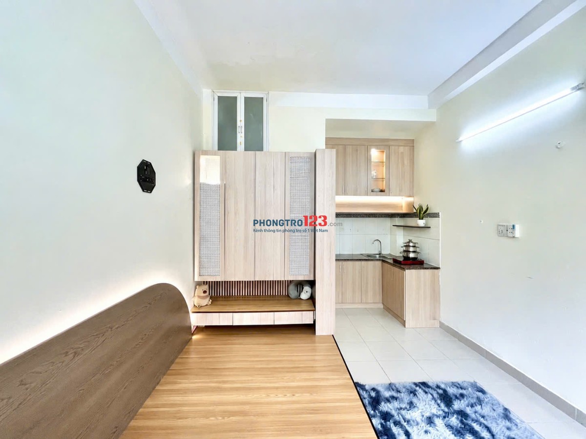 Căn Hộ Dạng Hành Lang Ban Công Full Nội Thất Giá Rẻ Ngay Cầu Đỏ - Phạm Văn Đồng