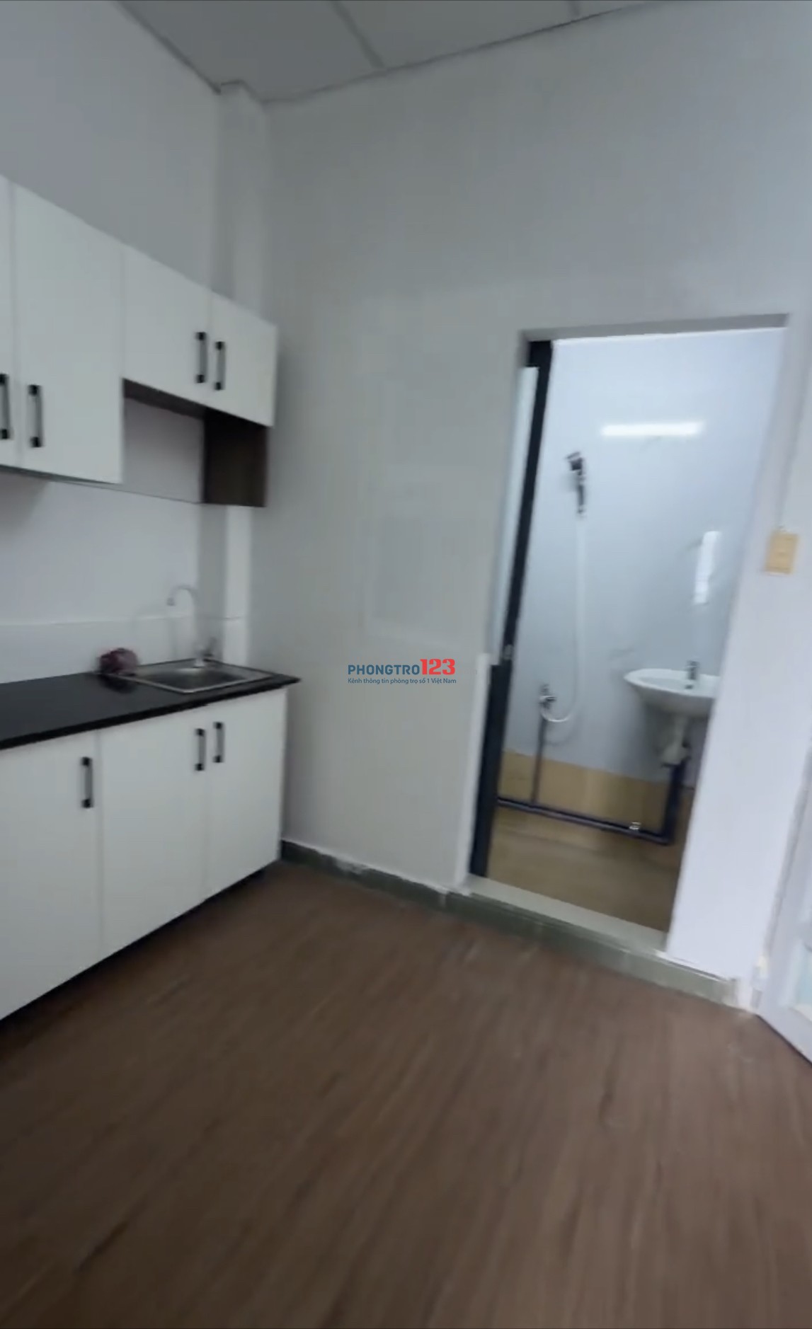 Căn hộ dịch vụ 2pn, ban công rộng, full nội thất giá rẻ