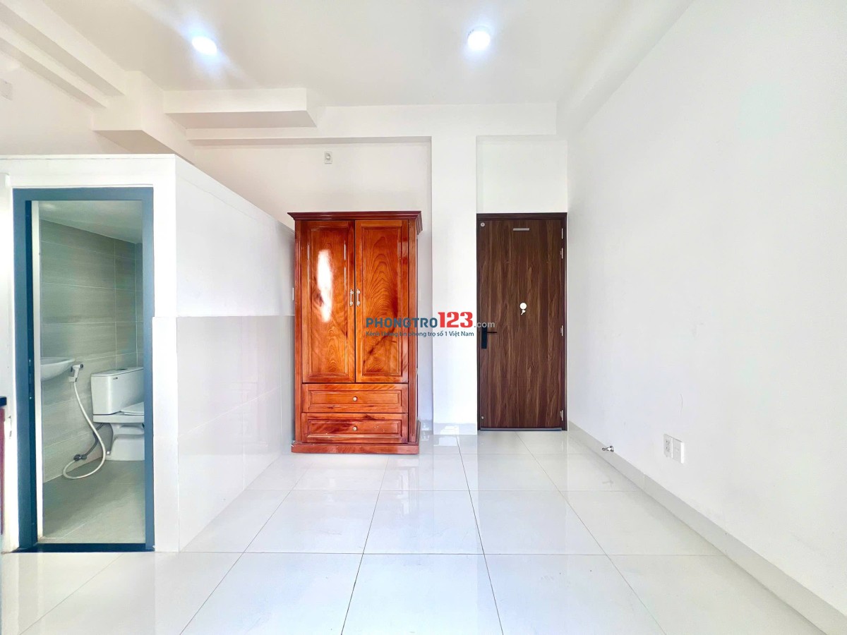 PHÒNG BAN CÔNG ĐÓN NẮNG NGAY ĐƯỜNG LÊ NGÃ