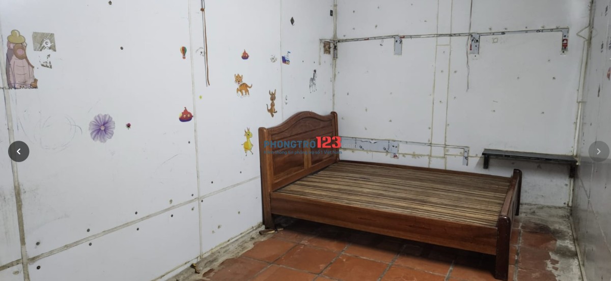 Nhà cấp 4: P khách 20m2, P ngủ 13m2, bếp và vệ sinh