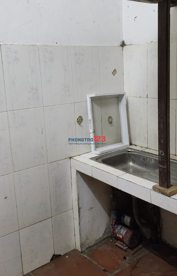 Nhà cấp 4: P khách 20m2, P ngủ 13m2, bếp và vệ sinh