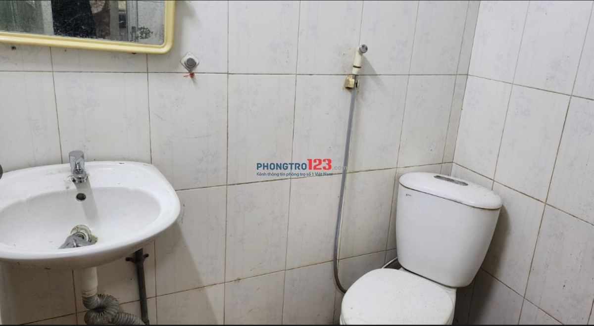 Nhà cấp 4: P khách 20m2, P ngủ 13m2, bếp và vệ sinh