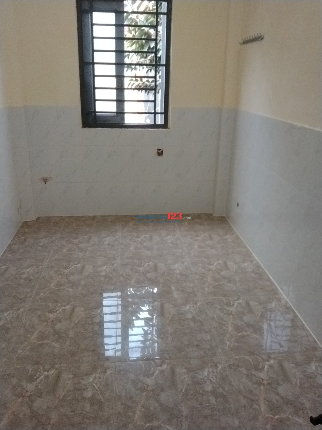 Giờ tự do phòng có máy lạnh toilet riêng