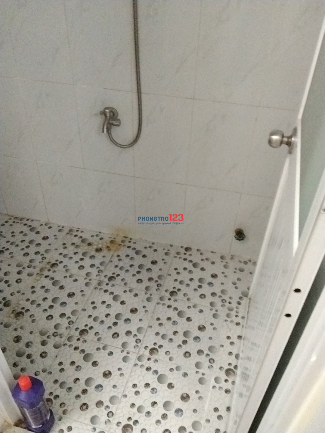 Giờ tự do phòng có máy lạnh toilet riêng