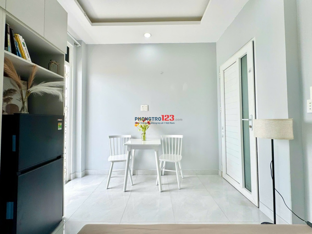 Phòng trọ giá rẻ ngay cầu Nguyễn Văn Cừ Q1 gần ĐH Khoa Học Tự Nhiên - ĐH Sư phạm có thang máy