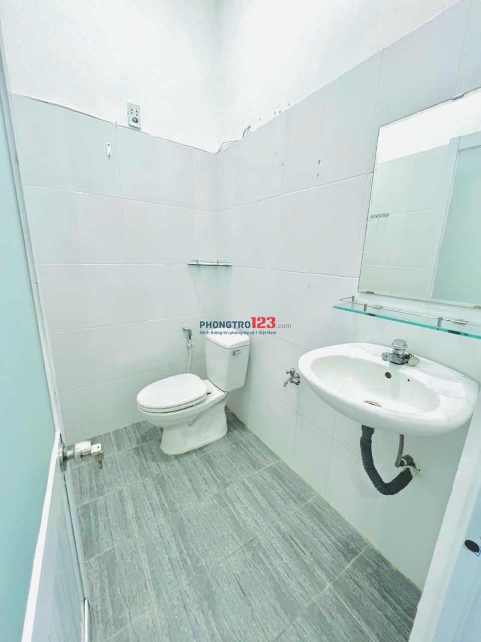 Phòng cho thuê ngay Đại học Sài Gòn gần cầu Nguyễn Văn Cừ toà nhà full nội thất - thang máy