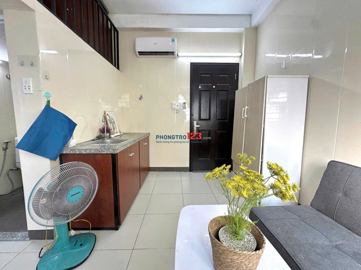 Phòng cho thuê giá rẻ 30m2 có gác ngay Đại học HUB quận 1 đường Nguyễn Trãi ngay cầu Ông Lãnh full