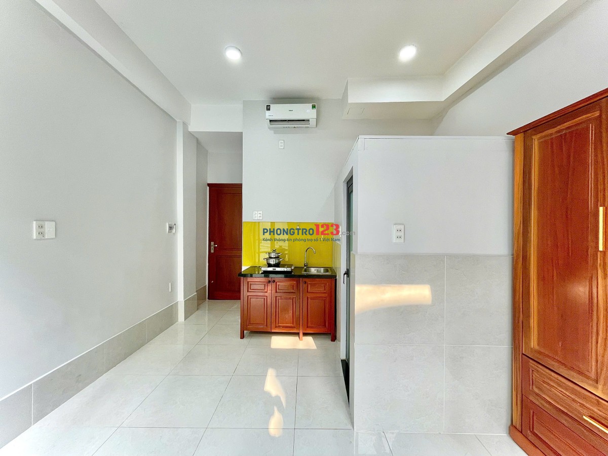 Phòng Ban Công, Mới Xây 100% Ngay Âu Cơ