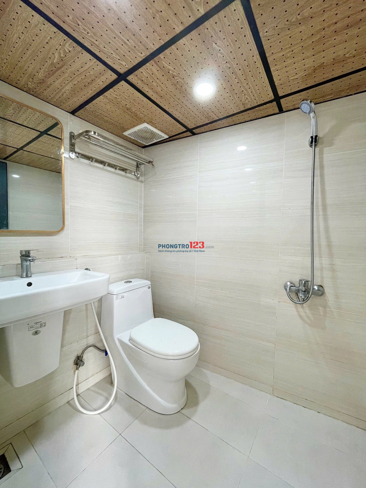 Phòng Ban Công, Mới Xây 100% Ngay Âu Cơ