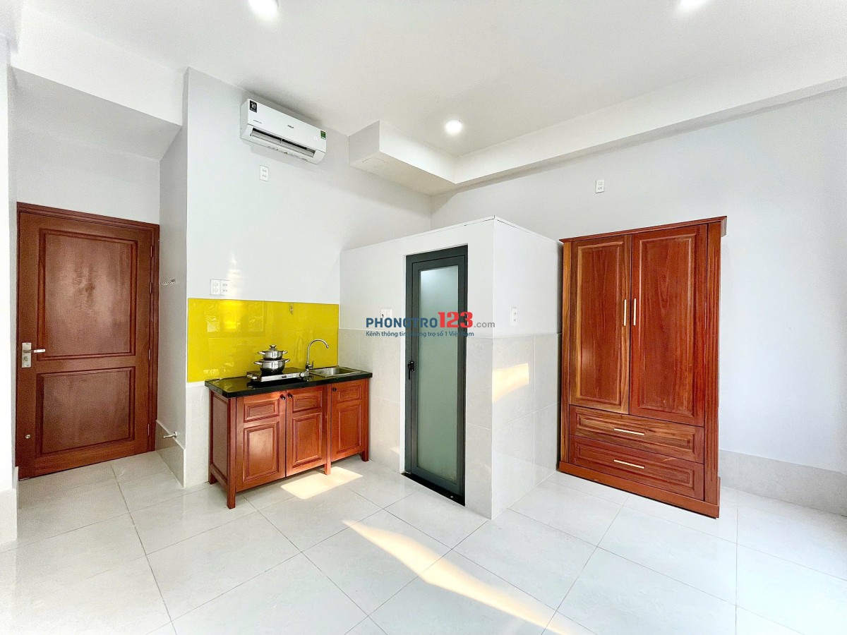 Phòng Ban Công, Mới Xây 100% Ngay Âu Cơ