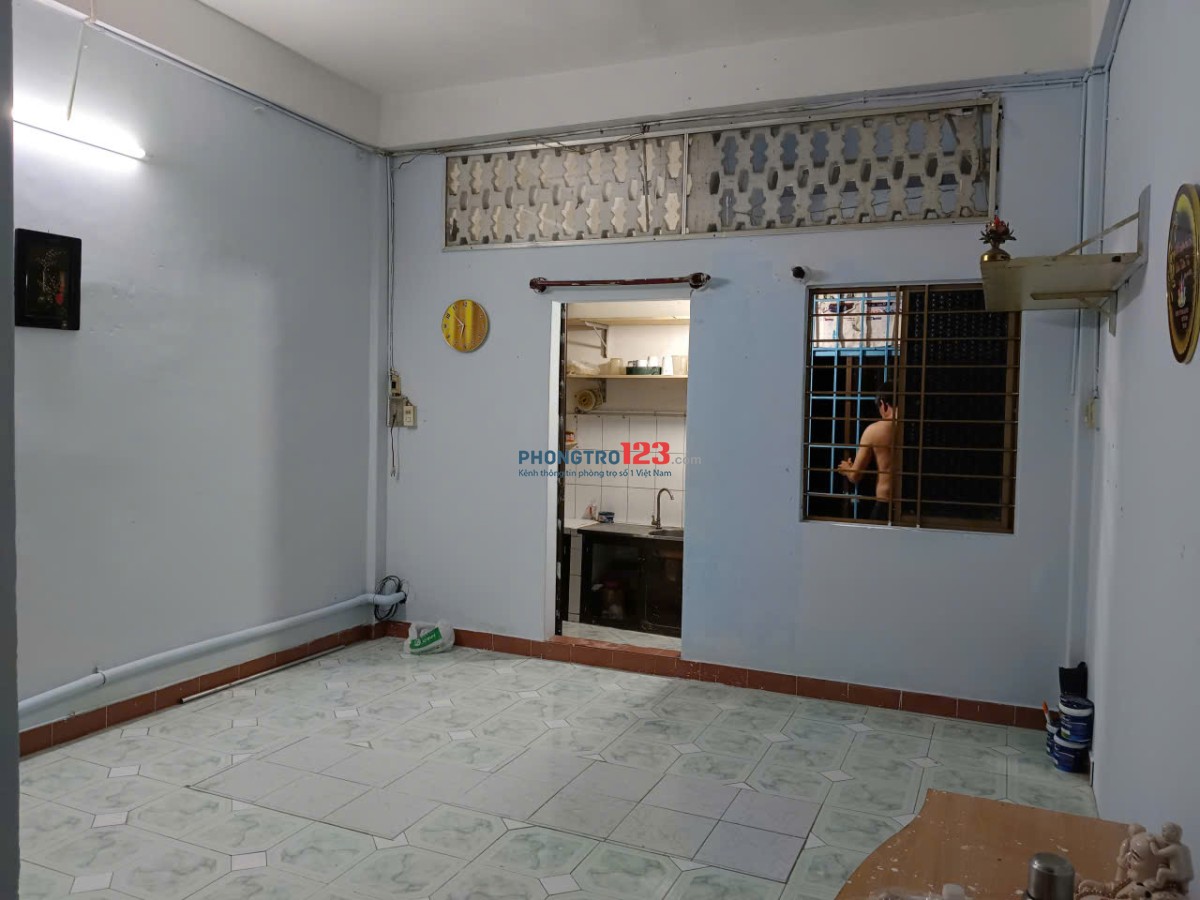 Cho thuê căn hộ lầu 3, Chung cư số 1 đường Nghĩa Phát, Tân Bình