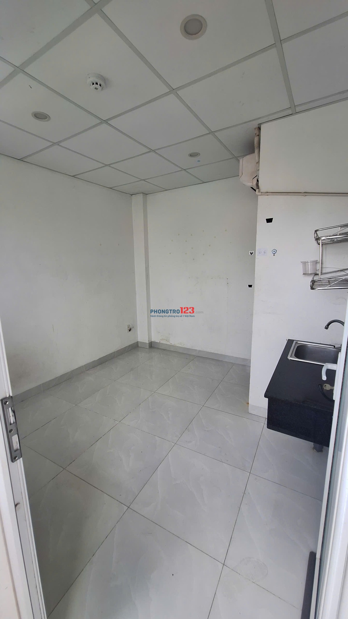 Cho thuê phòng cửa sổ thoáng mát gân KCX Tân Thuận Q7