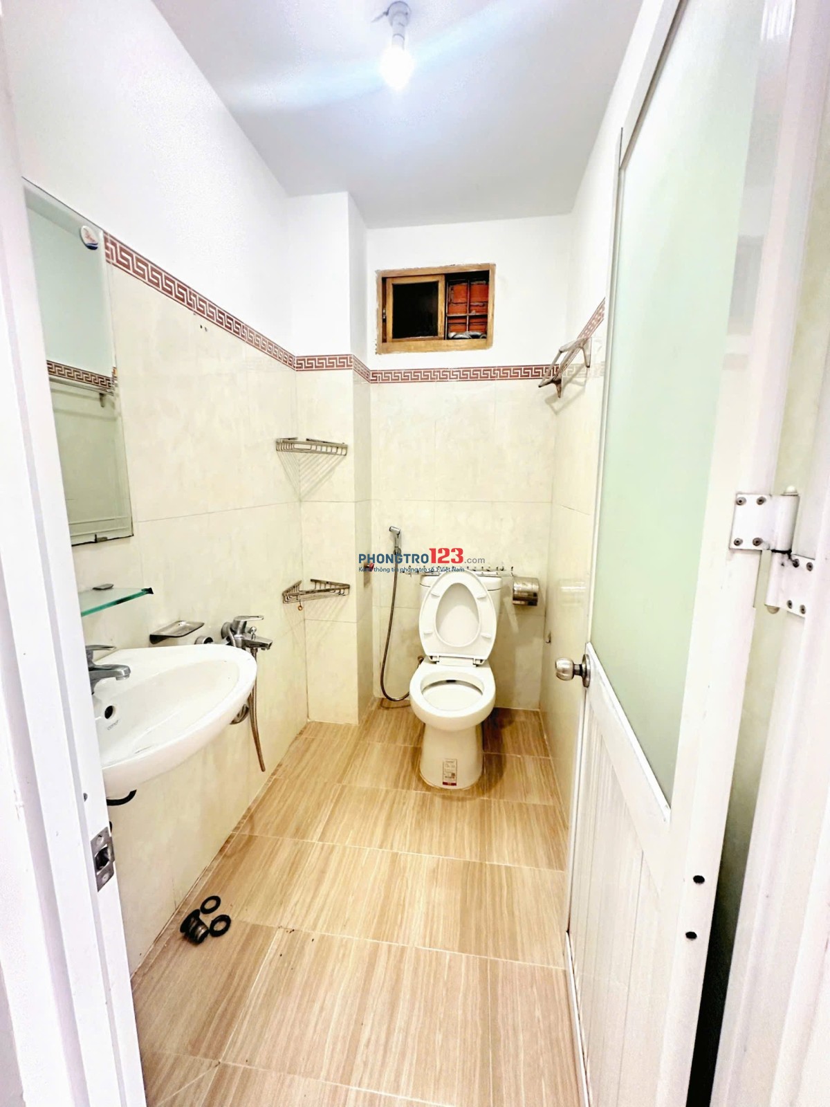 Cho Thuê Phòng Ban Công_Bạch Đằng, Bình Thạnh gần Ngã tư hàng xanh, Full nội thất, giá 5.4tr