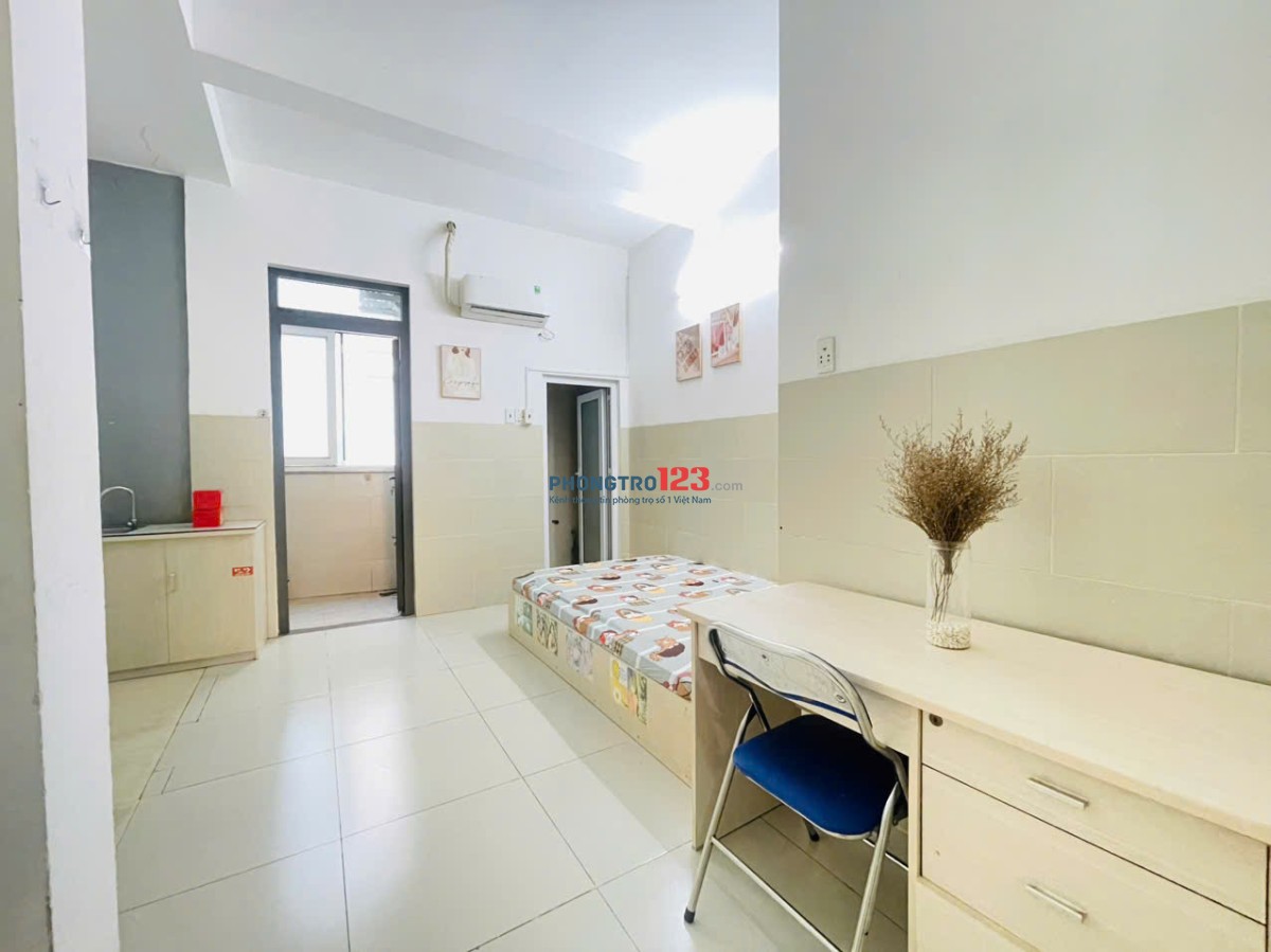 Phòng trọ giá rẻ 27m2 ngay trung tâm quận Bình Thạnh
