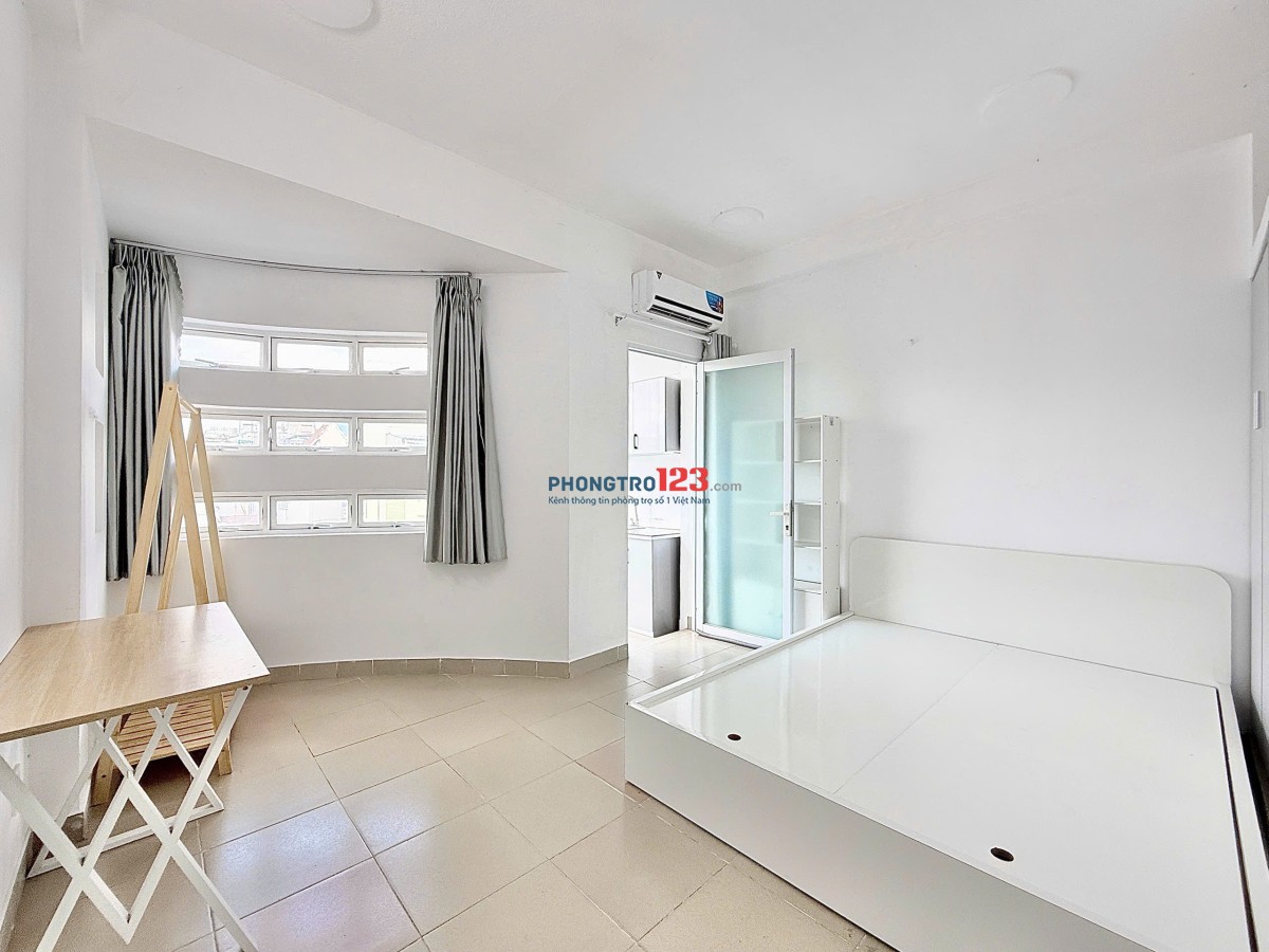 Căn hộ ban công rộng gần ngã tư Hàng Xanh - Vũ Tùng, Bình Thạnh - Phòng mới tinh, nội thất cao cấp