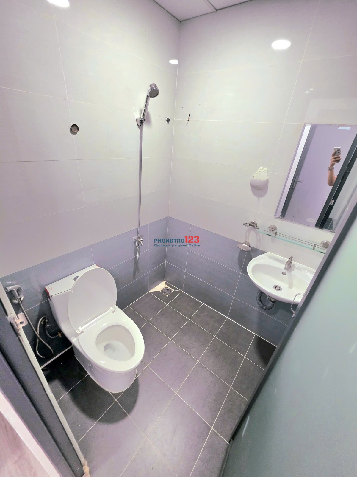Cho thuê phòng cửa sổ lớn full nội thất gần Đai học Kinh tế - ĐH Hoa Sen - ĐH Sài Gòn - ĐH Bách Khoa