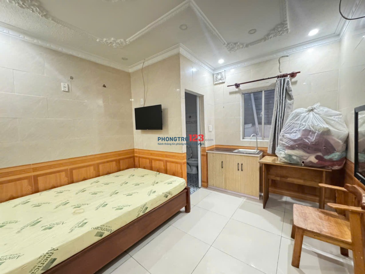 Cho thuê phòng trọ studio full nội thất gần Hàng Xanh, Bình Thạnh – Rộng rãi ,cửa sổ lớn