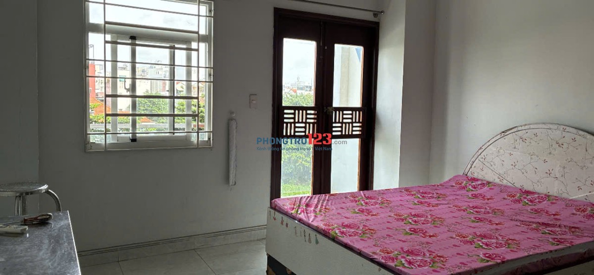 Phòng cho Nữ thuê gần ĐH Hutetch, GTVT, phòng sạch có ban công, gần chợ, bến xe bus chung chuyển