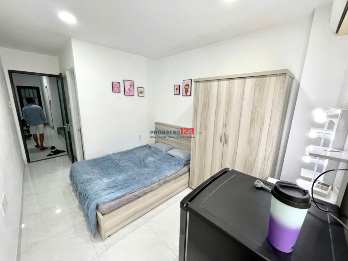 Cho Thuê Phòng Cửa Sổ Full Nội Thất Đi 5' Đại Học Kinh Tế UEH - ĐH Bách Khoa - ĐH Hoa Sen giá ưu đãi