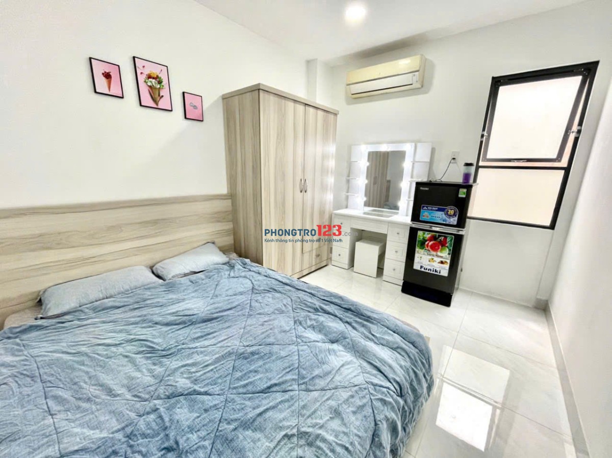 Cho Thuê Phòng Cửa Sổ Full Nội Thất Đi 5' Đại Học Kinh Tế UEH - ĐH Bách Khoa - ĐH Hoa Sen giá ưu đãi