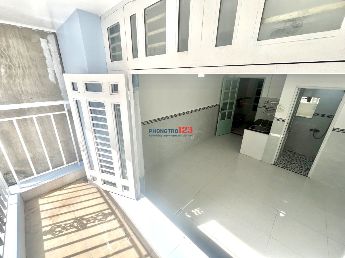 CHO THUÊ PHÒNG BAN CÔNG MÁY LẠNH SIÊU THOÁNG, NGAY ĐẠI HỌC CÔNG THƯƠNG